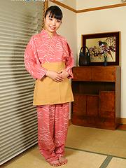 Miki Kamigo showing smooth japanese vagina