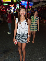 Cute Thai gogo girl fucks her customer
