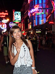 Cute Thai gogo girl fucks her customer